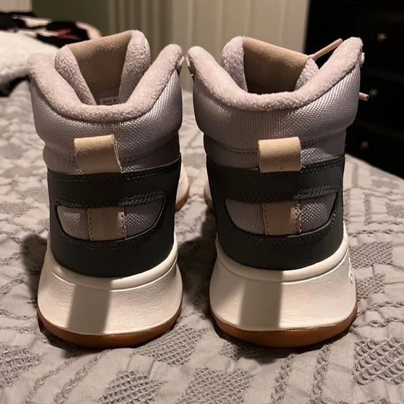 Adidas Fusion Lace Up Boot. Mauve. BNWOB. Size 8.5 - Picture 2 of 5